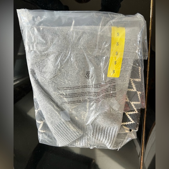 CLEARANCE NWT Women’s Small Gray Weatherproof Vintage Sweater - Picture 6 of 8